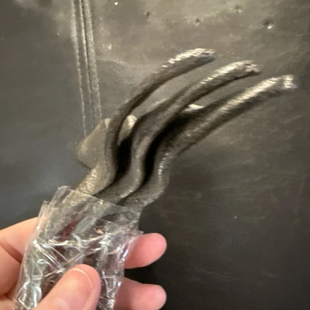 Black Whale Tail Wall Hooks cast iron - Picture 2 of 4